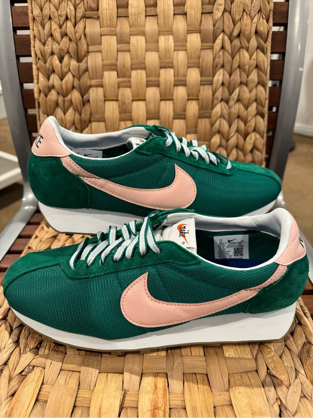 Nike NWOT Women's shoes size 12 Retro Runner Sneakers LD-1000 IF1761-300